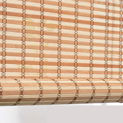 De binnen Openlucht van de Rolzonneblinden van de Bamboe Handpergola van de het Vensterzon het Bladprivacy drapeert