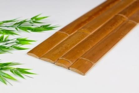 De biologisch afbreekbare Natuurlijke Halve die Grootte van het Bamboelatjes van Bamboepolen voor Decoratie wordt aangepast