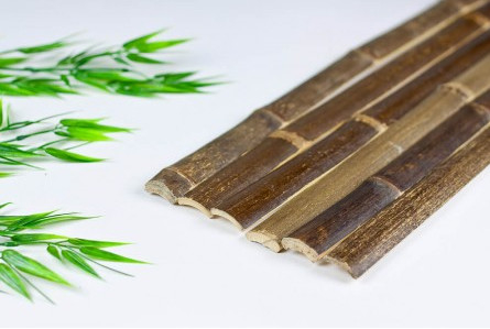De biologisch afbreekbare Natuurlijke Halve die Grootte van het Bamboelatjes van Bamboepolen voor Decoratie wordt aangepast