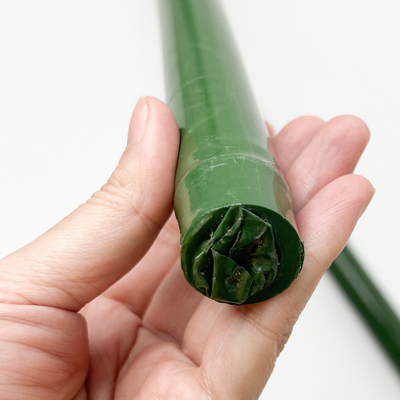 Het plastiek bedekte Natuurlijk Ruw Bamboe Polen voor de Steunen van de Installatiestaken van Tomatenbomen met een laag