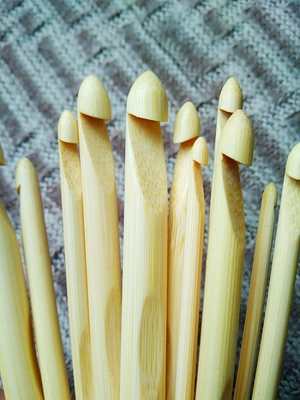 Met de hand gemaakte Houten de Haaknaald Vastgestelde Lichte Vlotte Oppervlakte van het Giftenbamboe